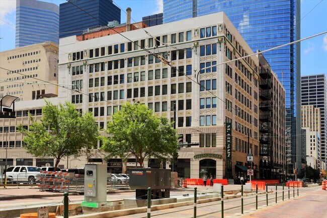 Building Photo - 705 Main St