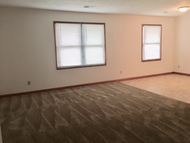 Building Photo - 550 Circle Pine Dr