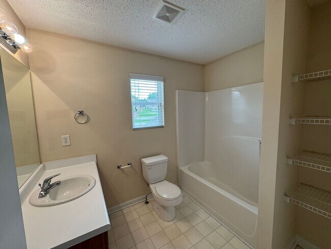Building Photo - 121 Katydid Dr