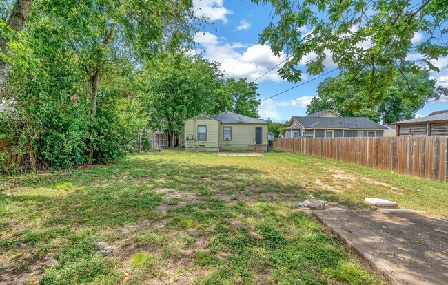 Building Photo - 2712 Mitchell Ave