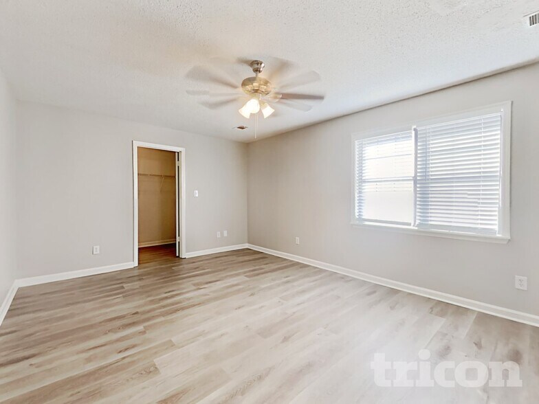 Building Photo - 11069 Hunters Ln