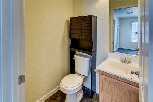 Building Photo - **$800 OFF MOVE IN BY 12/12/25**3-Story Home with Private Bathrooms and Strip View