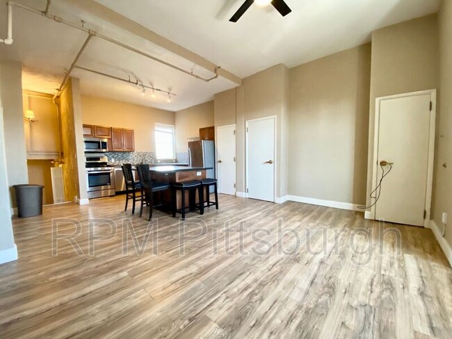 Building Photo - 1305 Allegheny Ave