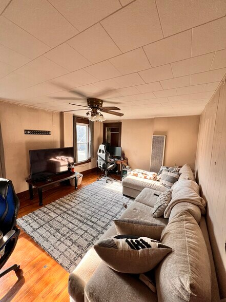 Building Photo - 29 Forest Pl