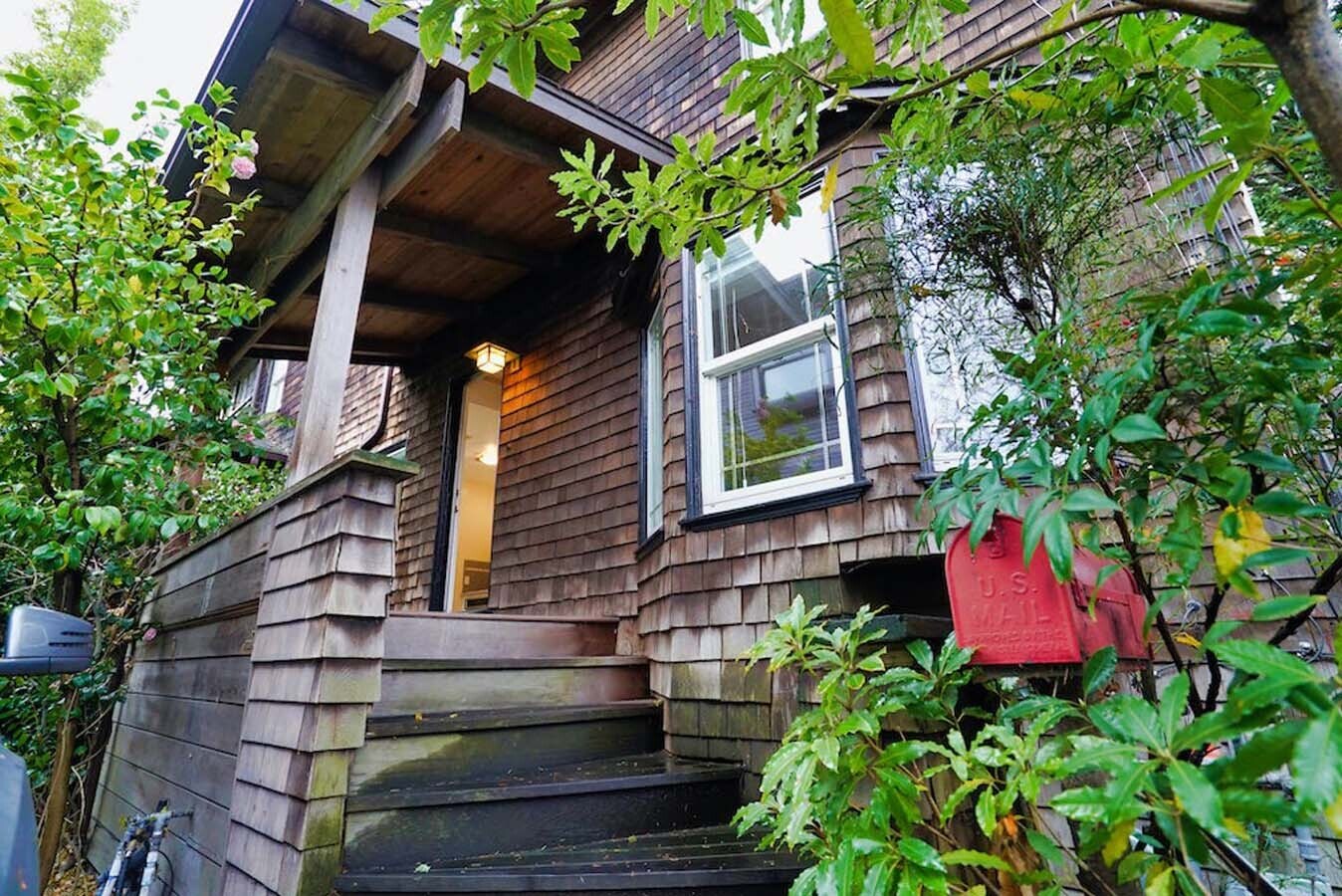 Building Photo - 2836 Derby St