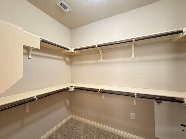 Building Photo - 2021 Simond Ave