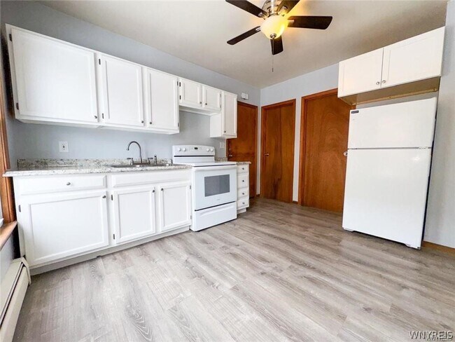 Building Photo - 1953 Falls St