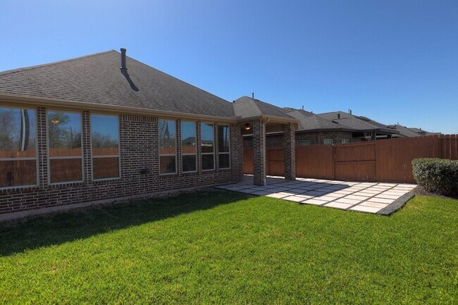 Building Photo - 28006 Laurel Garden Ln