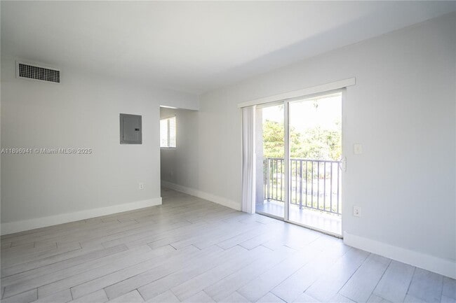 Building Photo - 465 NE 59th St