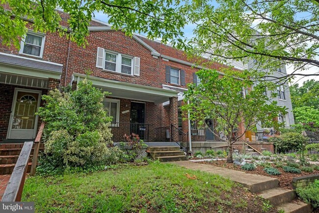 Building Photo - 1407 K St SE