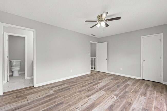 Building Photo - 8066 Woodlake Dr