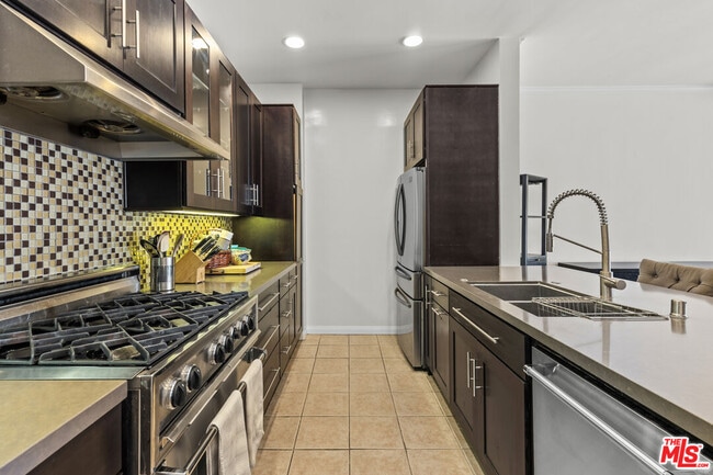 Building Photo - 1260 S Beverly Glen Blvd