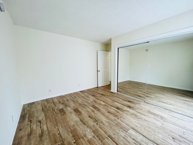 Building Photo - bun183