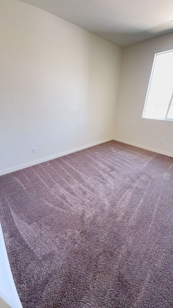 Building Photo - 3 BEDROOM VICTORVILLE HOME