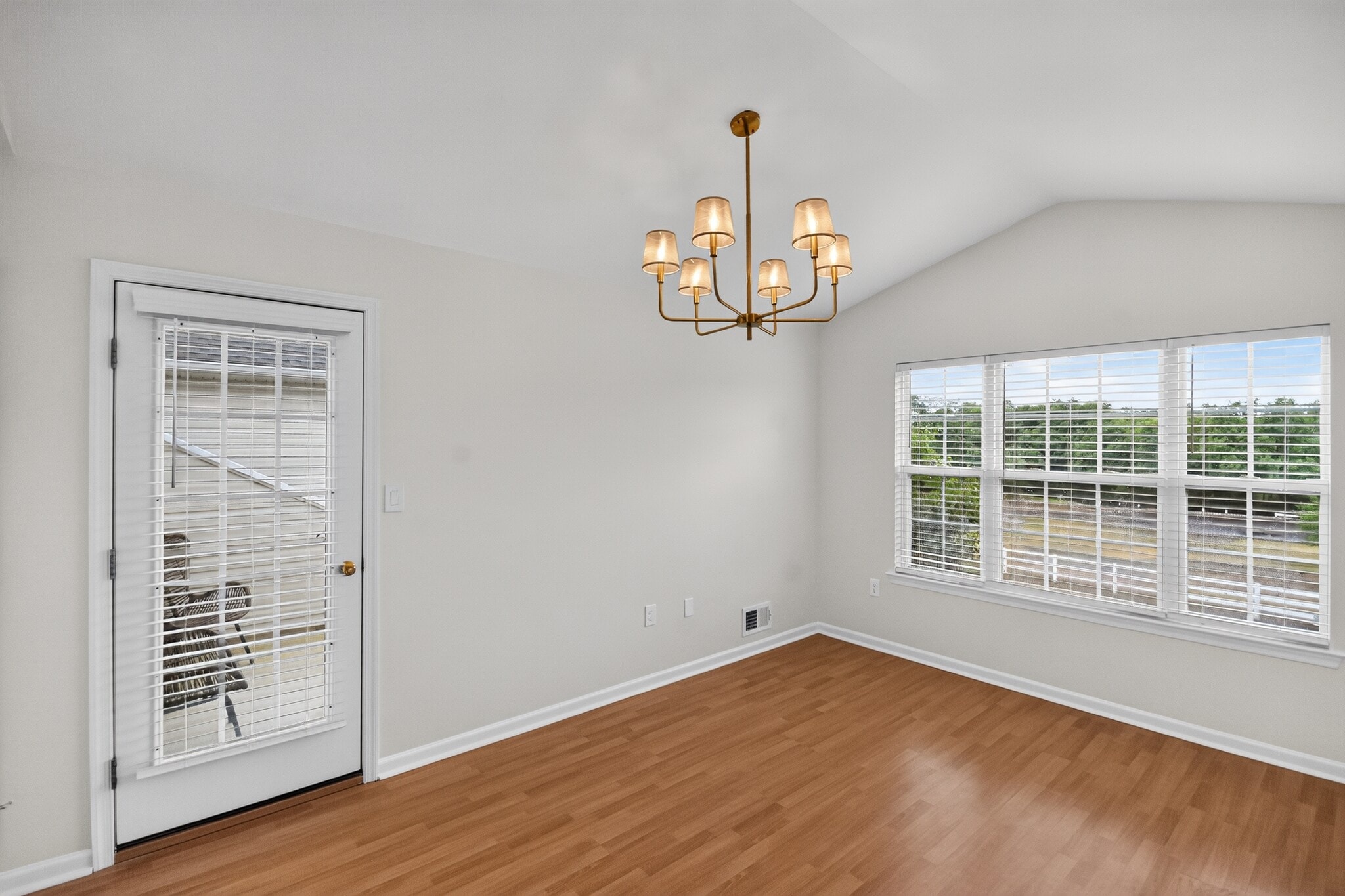 Building Photo - 574 Beachway Ave