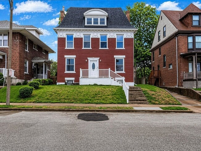 Building Photo - 14 Parkland Pl