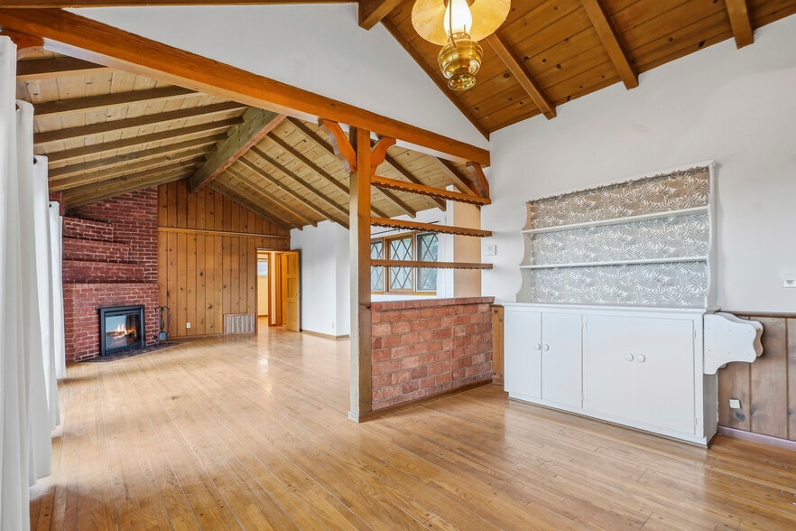 LR from DR - 15135 Encanto Dr