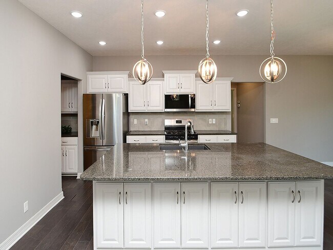 Building Photo - 19527 Shadow Ridge Dr