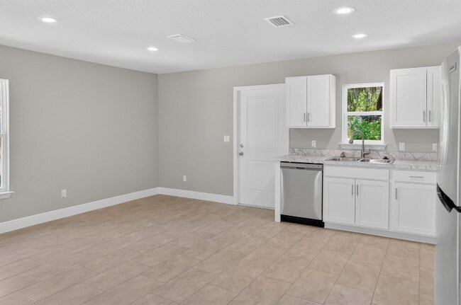 Building Photo - 815 Tomoka Rd