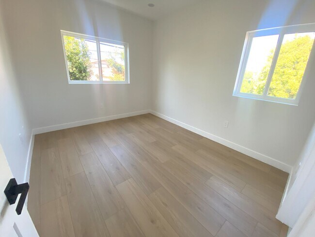 Building Photo - 4641 W 130th St