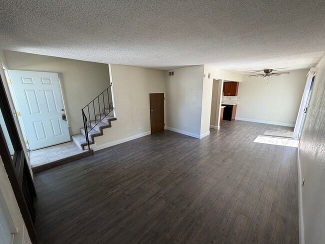 Building Photo - 2 bedroom | 1.5 bathroom | Citrus Heights Town Home