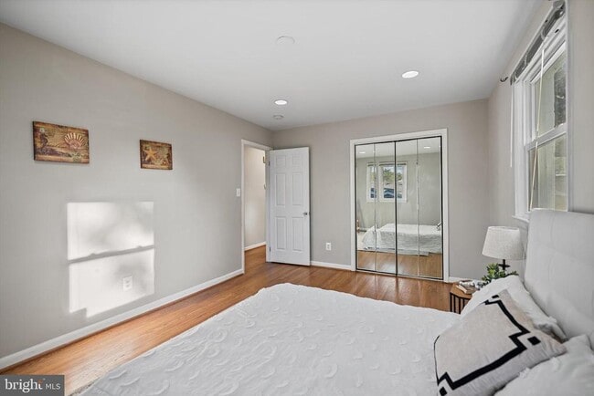 Building Photo - 9109 Pinehurst Dr