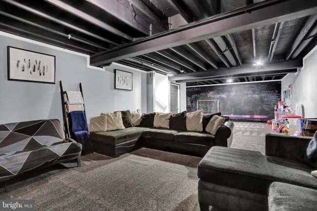 Building Photo - 1704 Scenic Manor Dr