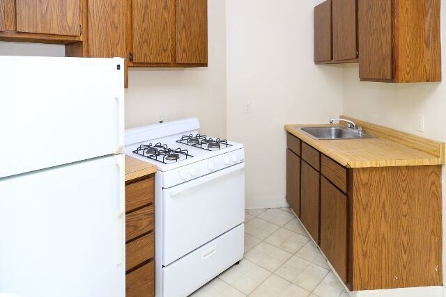 Building Photo - 438 W Belden Ave