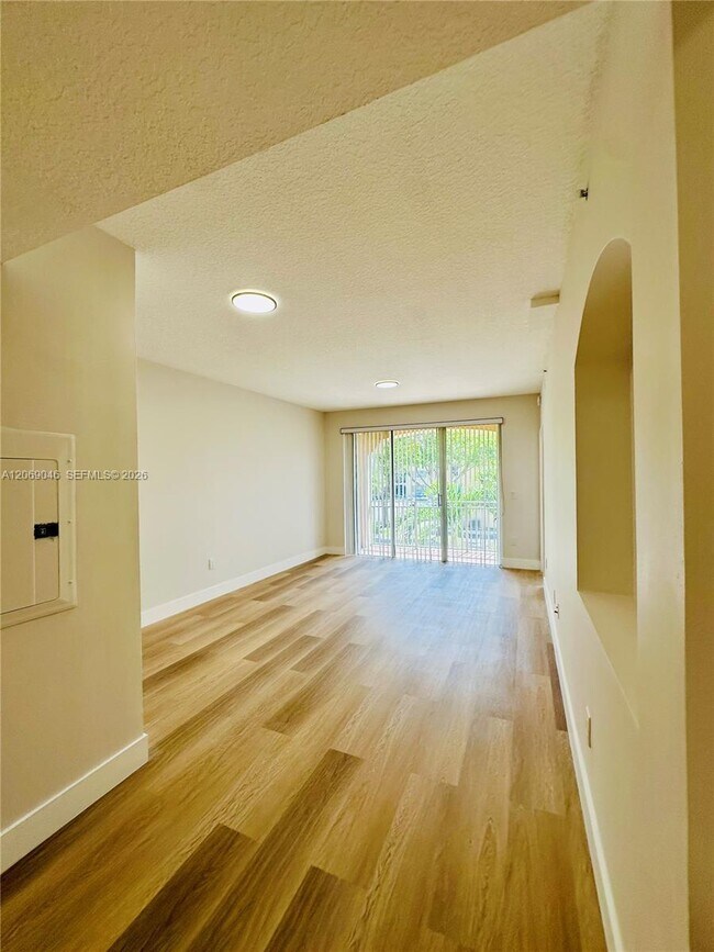 Building Photo - 6560 NW 114th Ave