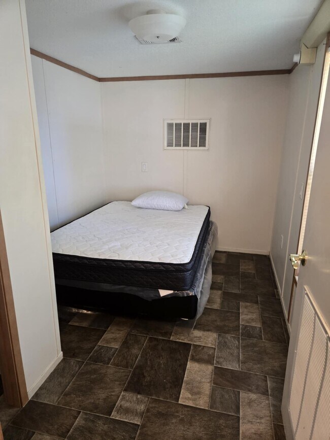 Building Photo - 4200 W 19th St