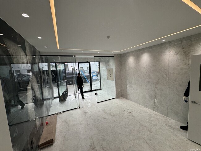 Building Photo - 3633 Kingsbridge Ave