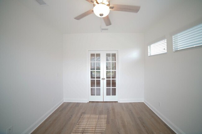 Building Photo - 219 Bienville Pl