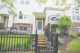 Building Photo - 470 Grosvenor Ln