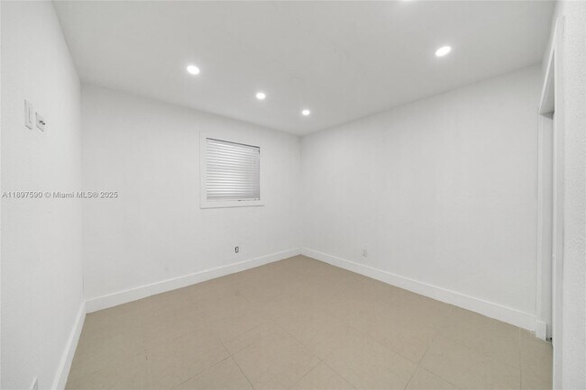 Building Photo - 845 NW 2nd St