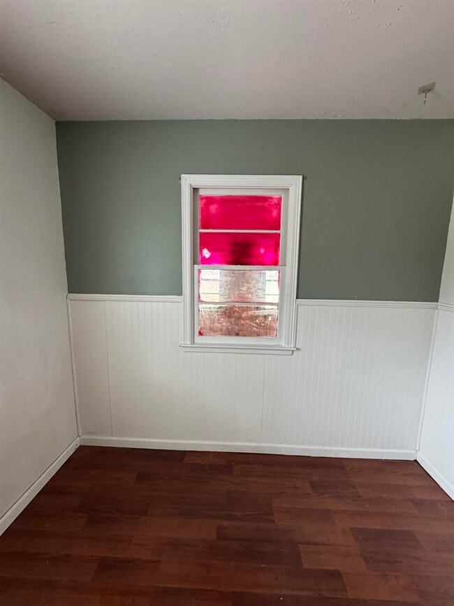 Building Photo - 1532 Vernon Ave