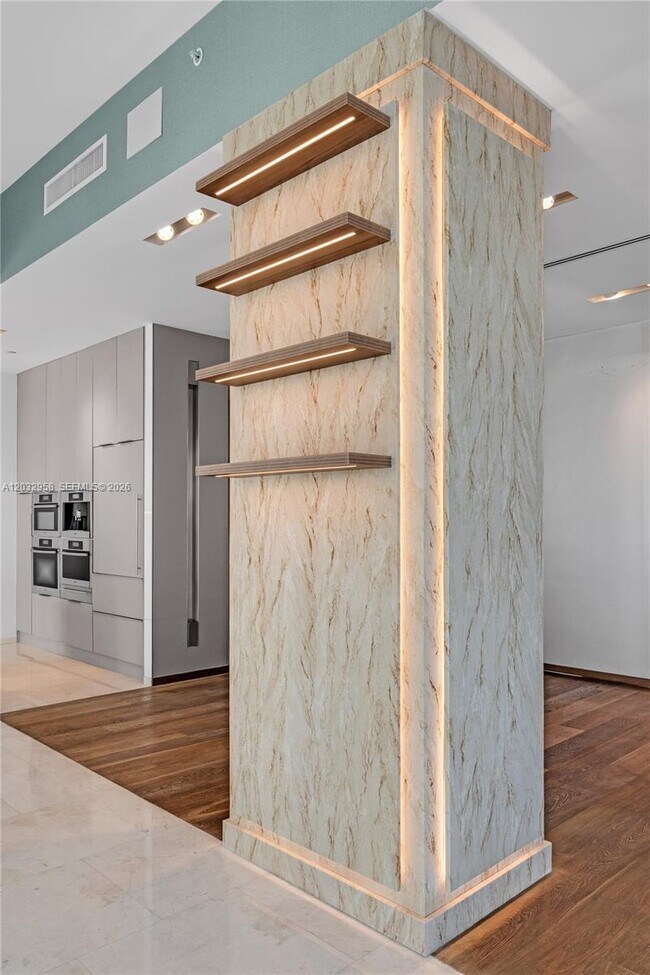 Building Photo - 900 Brickell Key Blvd