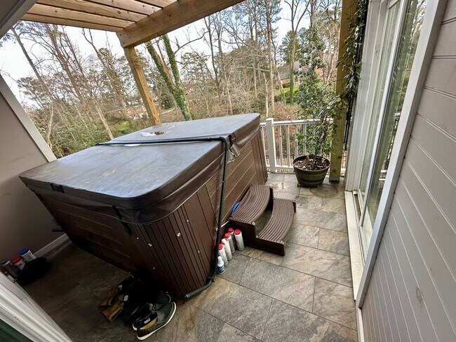 Building Photo - Large 3 Bedroom With Water Views