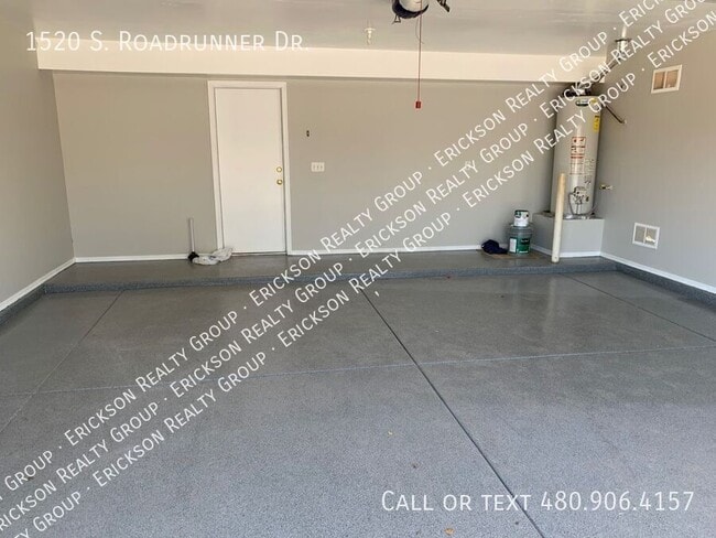 Building Photo - 1520 S Roadrunner Dr