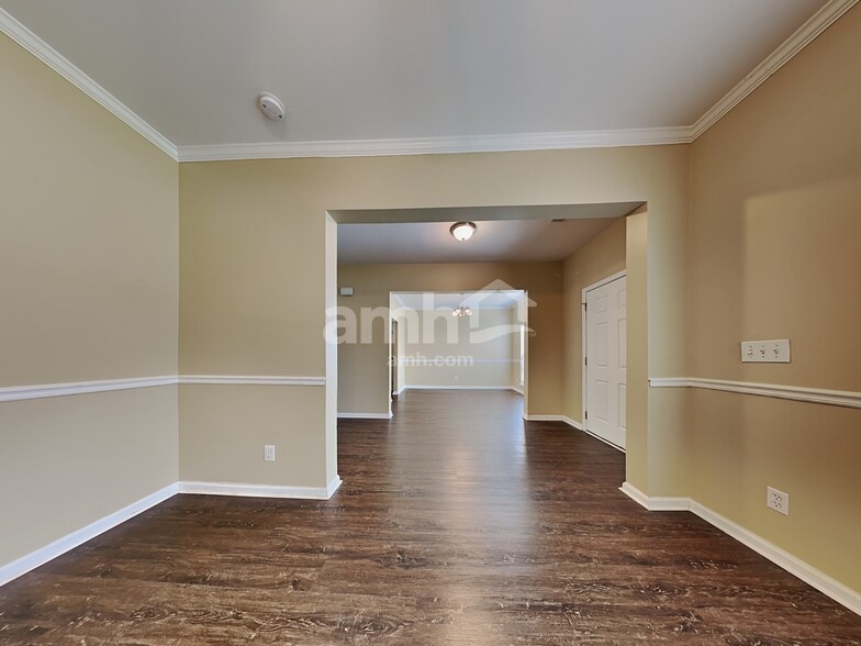 Building Photo - 503 Sparkleberry Ln