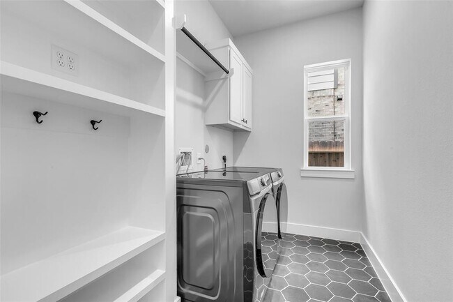 Building Photo - 9219 Trimble Lndg Dr