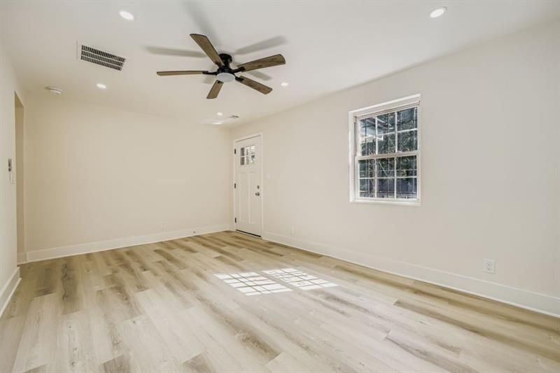 Building Photo - 3099 Delowe Dr