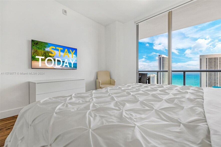 Building Photo - 2602 E Hallandale Beach Blvd