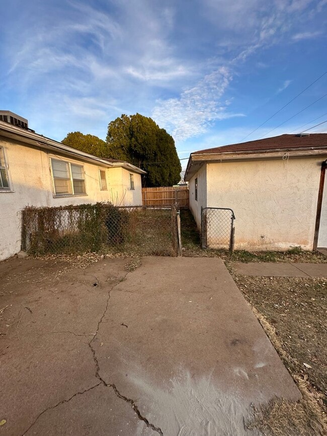 Building Photo - 3 Bed 2 Bath Home in Highland School School District!