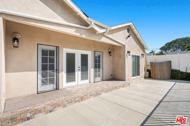 Building Photo - 17434 Emelita St