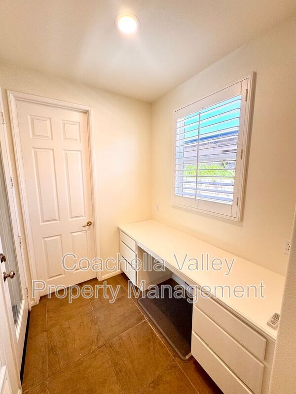 Building Photo - 138 Shoreline Dr