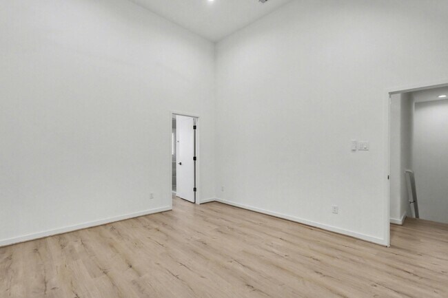 Building Photo - 203 Danna Ln