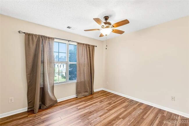 Building Photo - 5649 Winslow Ave NW