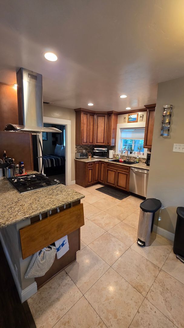 Building Photo - SHORT OR LONG TERM FURNISHED East Sac home with POOL