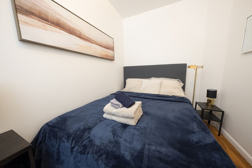 Building Photo - 317 E 75th St