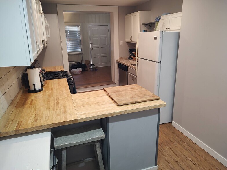 Building Photo - 534 W 39th St
